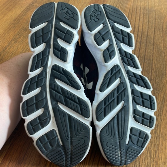 Under Armor Assert 6 size 8 - Picture 3 of 4